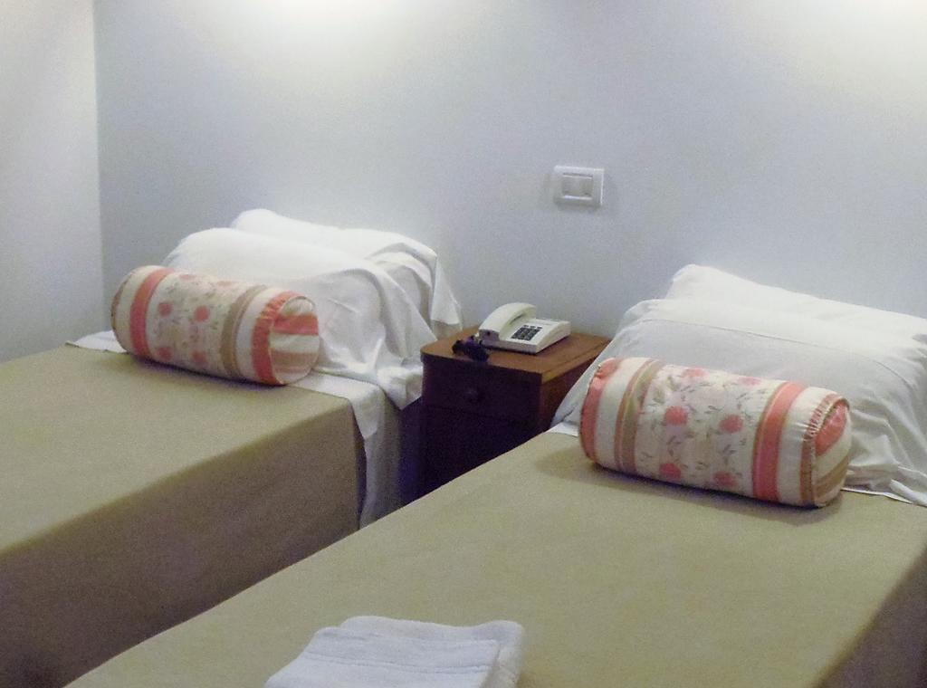 City Hotel Мар дел Плата Стая снимка